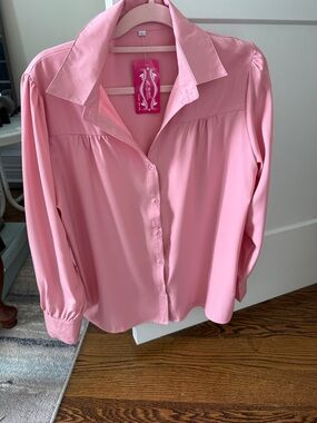 NEVER WORN Classic Pink Button-Down Blouse with Shirt Collar